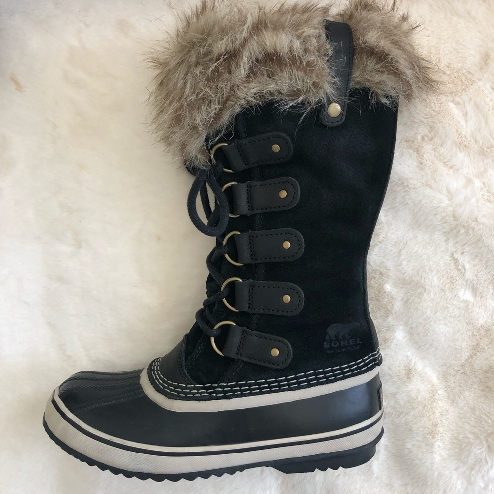 Sorel Joan of Arctic Women’s Sz 7 in near Perfect Condition, worn a few times.
